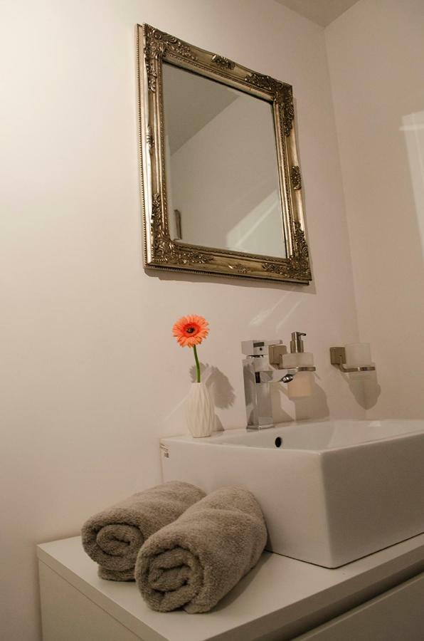 Upstairs9000 Apartment เกนต์ ภายนอก รูปภาพ